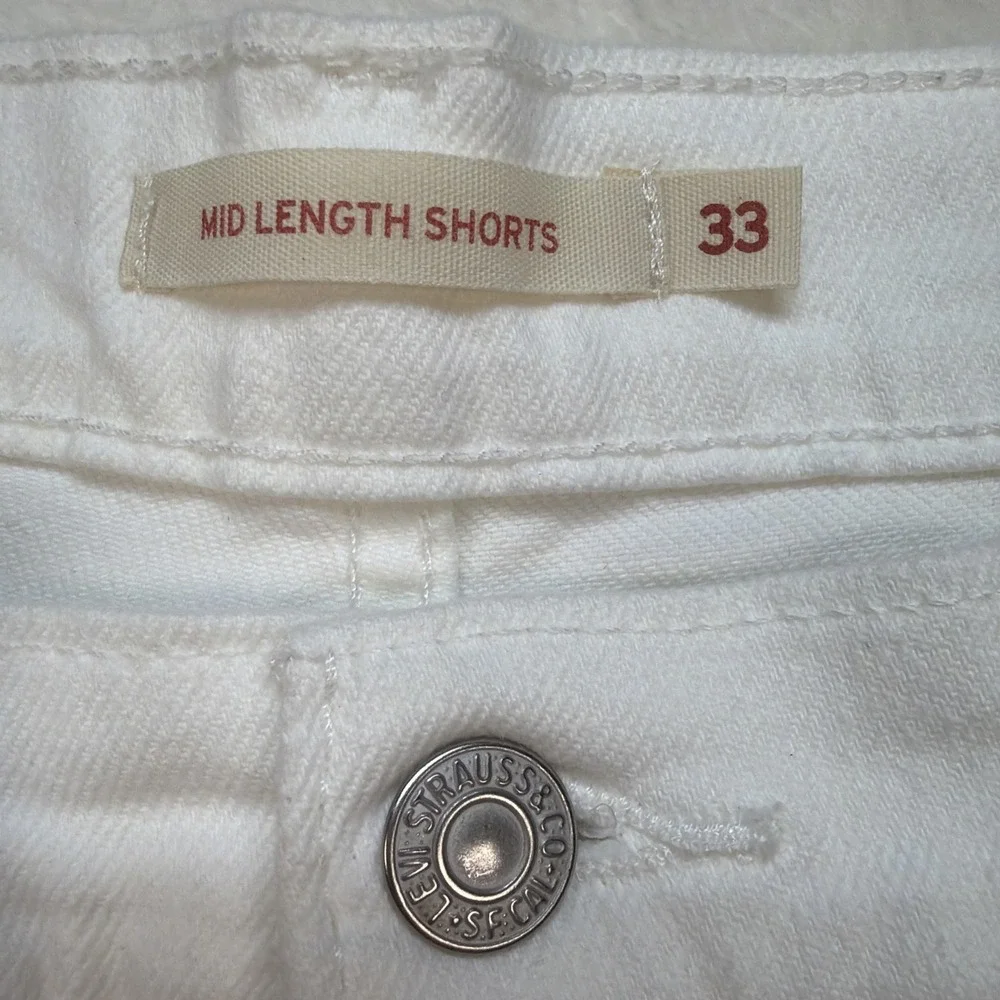 Levis White Denim‎ Shorts Womens 33 Mid Length Cutoff Jean Shorts Summer Casual
